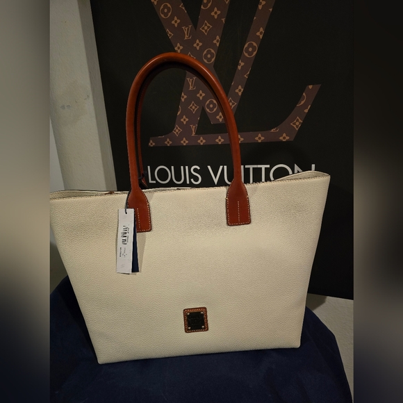 Dooney & Bourke Handbags - Dooney & Bourke russel tote